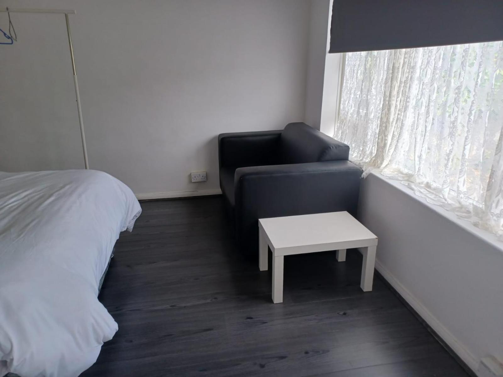 Byron View House R6