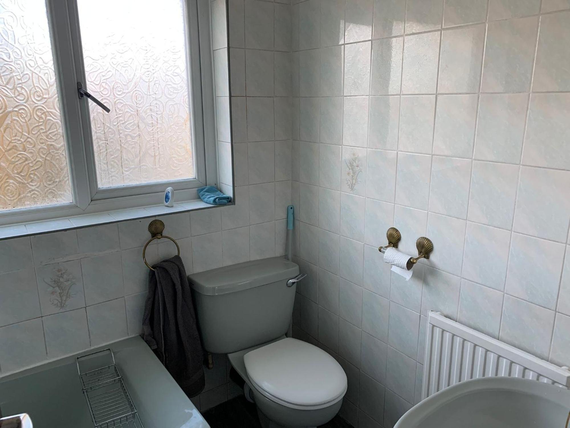 Byron View House R6 *