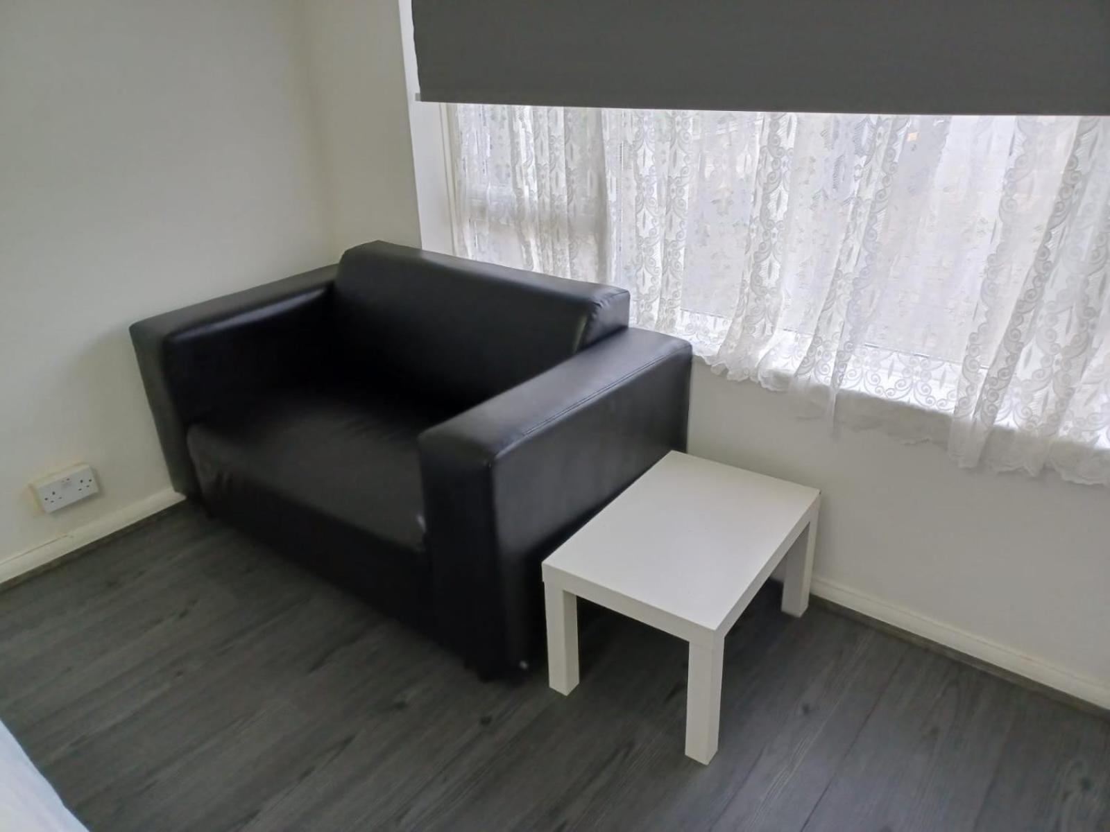 Byron View House R6 *