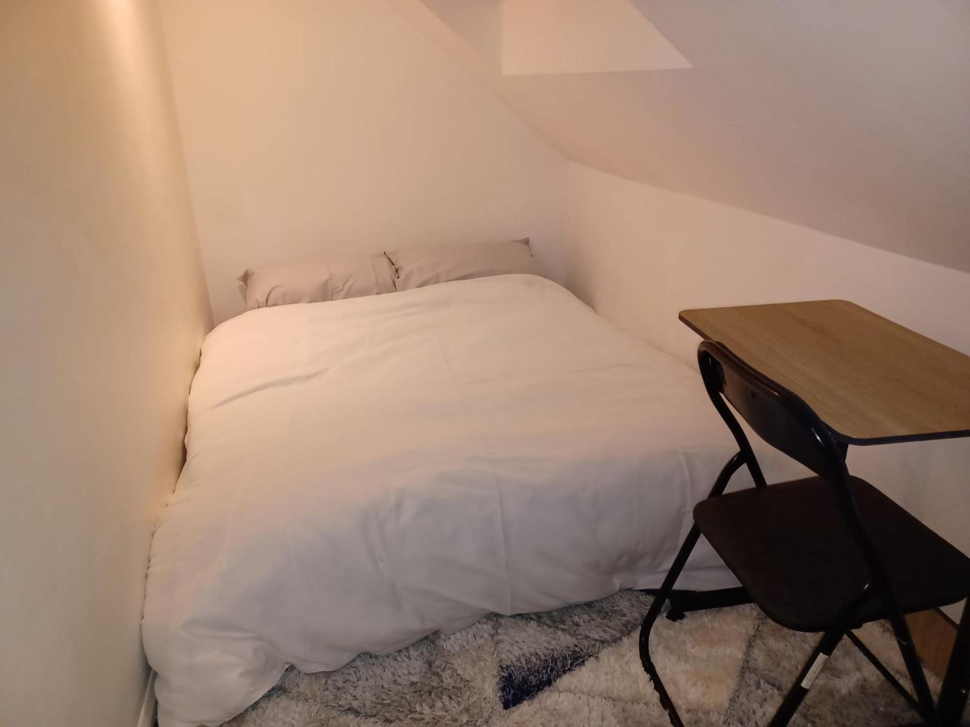 Byron View House R6